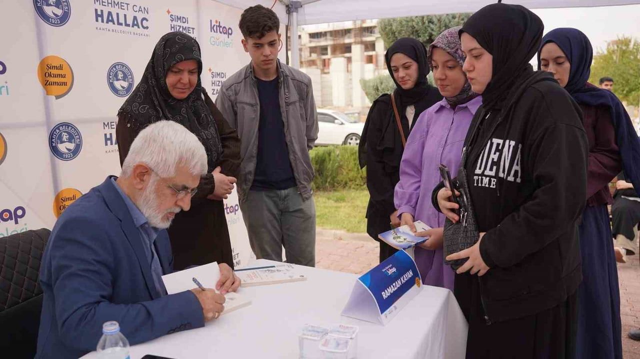YAZAR RAMAZAN KAYAN, KÂHTA 2. KİTAP GÜNLERİ’NDE OKURLARIYLA BULUŞTU