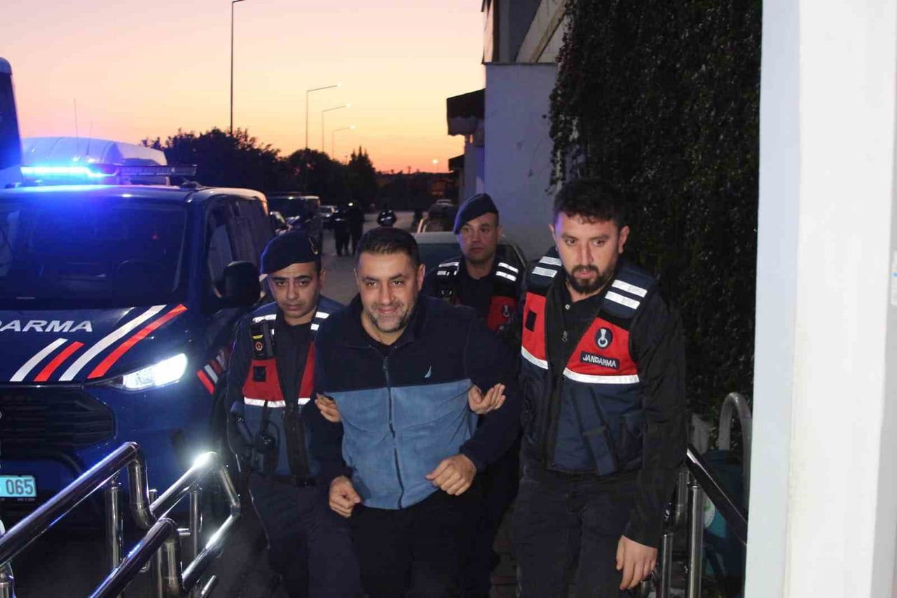 ÇUKUROVA BELEDİYE BAŞKANI EMRAH KOZAY SAĞLIK KONTROLÜNÜN ARDINDAN ADLİYEYE SEVK EDİLDİ.