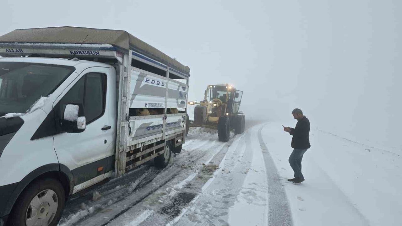 MUŞ’UN YÜKSEK KESİMLERİ MEVSİMİN İLK KAR YAĞIŞIYLA BEYAZA BÜRÜNDÜ.