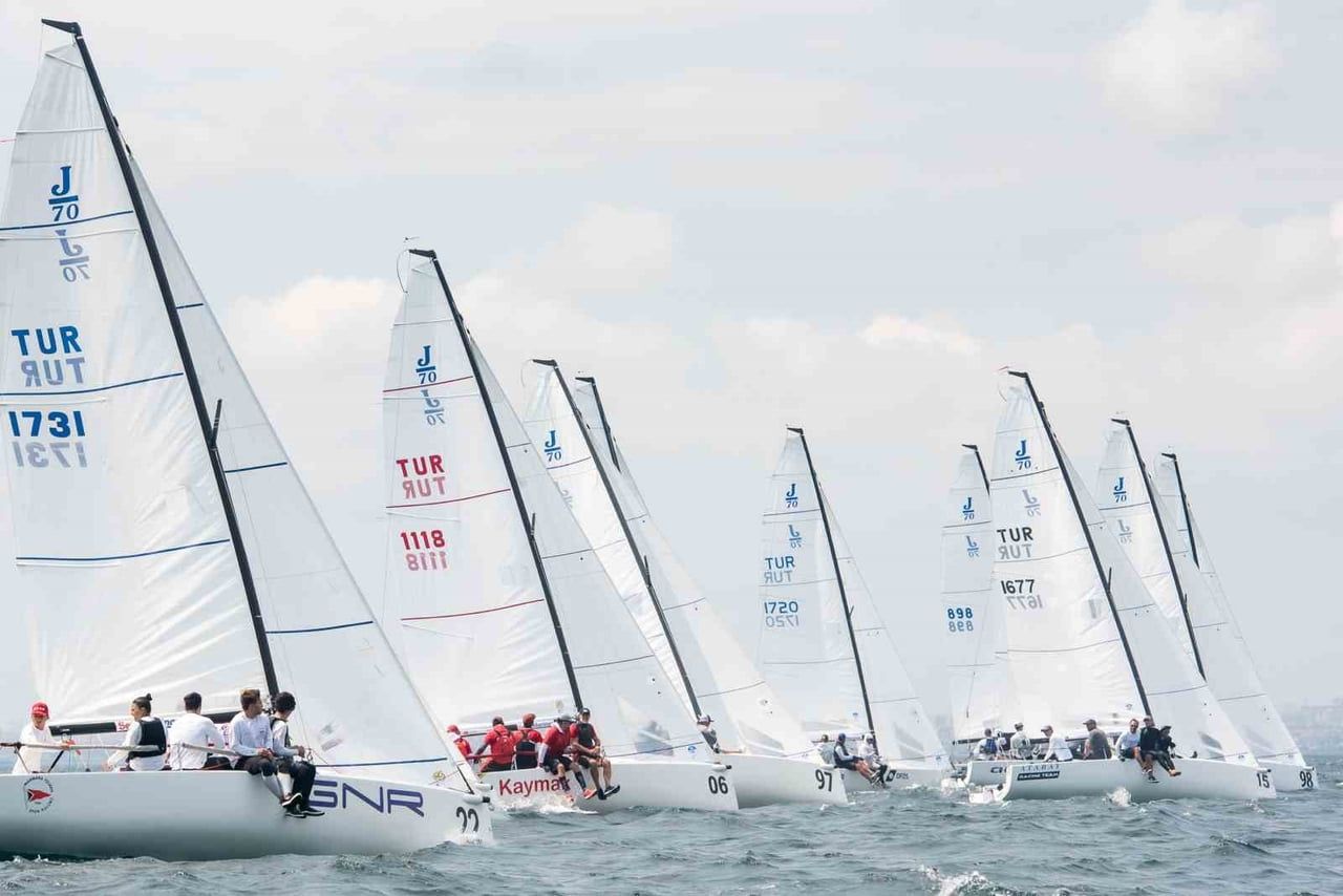 TÜRKİYE'NİN EN UZUN YELKEN HAFTALARINDAN 14'ÜNCÜ TAYK-EKER OLYMPOS REGATTA, J70 FİLO YARIŞLARININ...