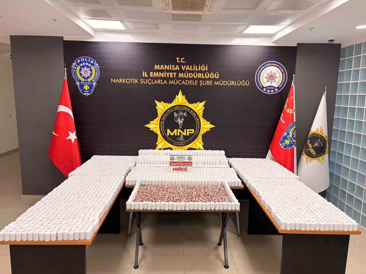 MANİSA’DA POLİS EKİPLERİNCE UYUŞTURUCU MADDE TİCARETİ YAPAN ŞAHISLARA YÖNELİK DÜZENLENEN...