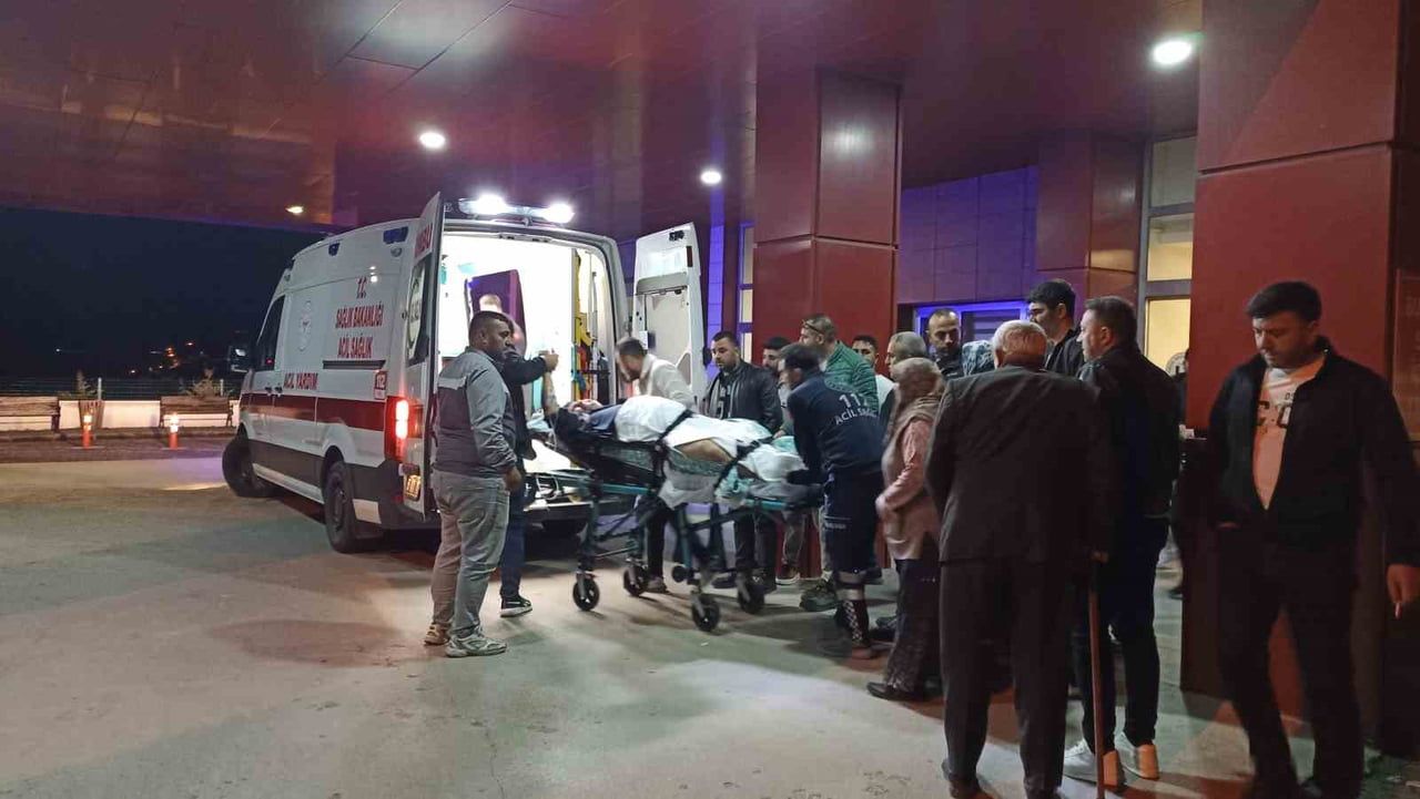 OTO GALERİ İŞLETMECİSİ N.K., KARDEŞİ B.Y. TARAFINDAN TÜFEKLE KASIK BÖLGESİNDEN VURULDU. SİLAH...