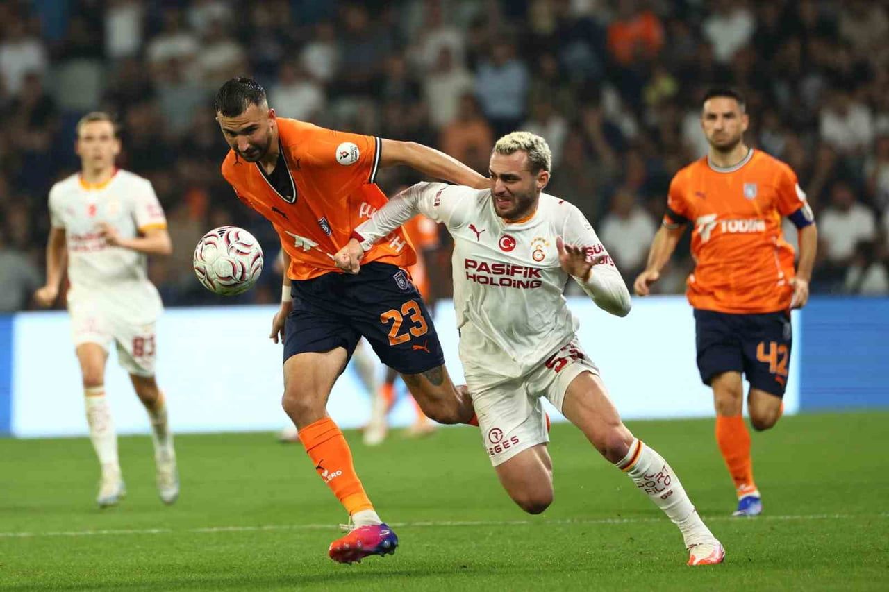 TRENDYOL SÜPER LİG'İN 4. HAFTASINDA GALATASARAY, DEPLASMANDA KARŞILAŞTIĞI BAŞAKŞEHİR'İ 3-2 MAĞLUP...