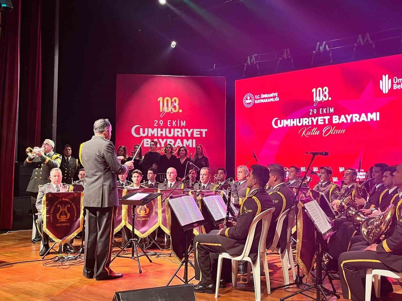 ÜMRANİYE'DE 29 EKİM CUMHURİYET BAYRAMI ASKERİ BANDO KONSERİ İLE COŞKUYLA KUTLANDI.