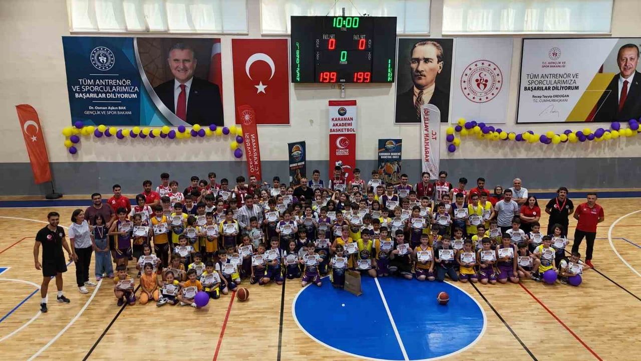 KARAMAN'DA YAKLAŞIK 200 ÖĞRENCİNİN KATILIMIYLA "ALTIN BİLEKLER BASKETBOL ŞÖLENİ"...