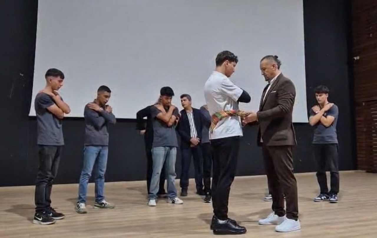 BERBERLER VE KUAFÖRLER ODASI BAŞKANI METİN KOYUNCU TARAFINDAN ŞED KUŞANMA TÖRENİ...