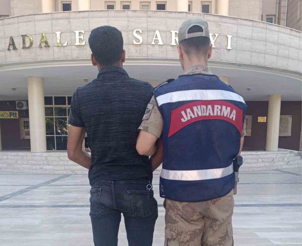ŞANLIURFA'DA 6 YIL 10 AY KESİNLEŞMİŞ HAPİS CEZASI BULUNAN HÜKÜMLÜ YAKALANDI