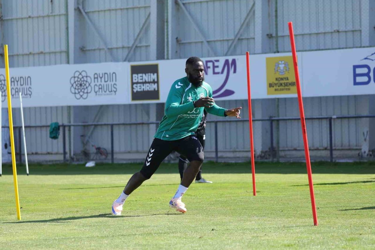 KONYASPOR, YARIN SAAT 13.30'DA BAŞAKŞEHİR'İ KONUK EDECEĞİ KARŞILAŞMANIN SON ÇALIŞMASINI...