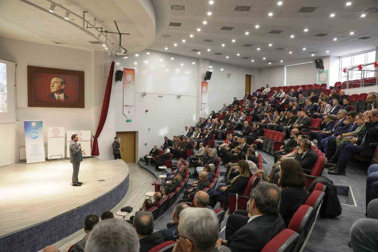 KÜTAHYA’DA 43 ADIM PROJESİ İÇİN OKUL MÜDÜRLERİ BİR ARAYA GELDİ