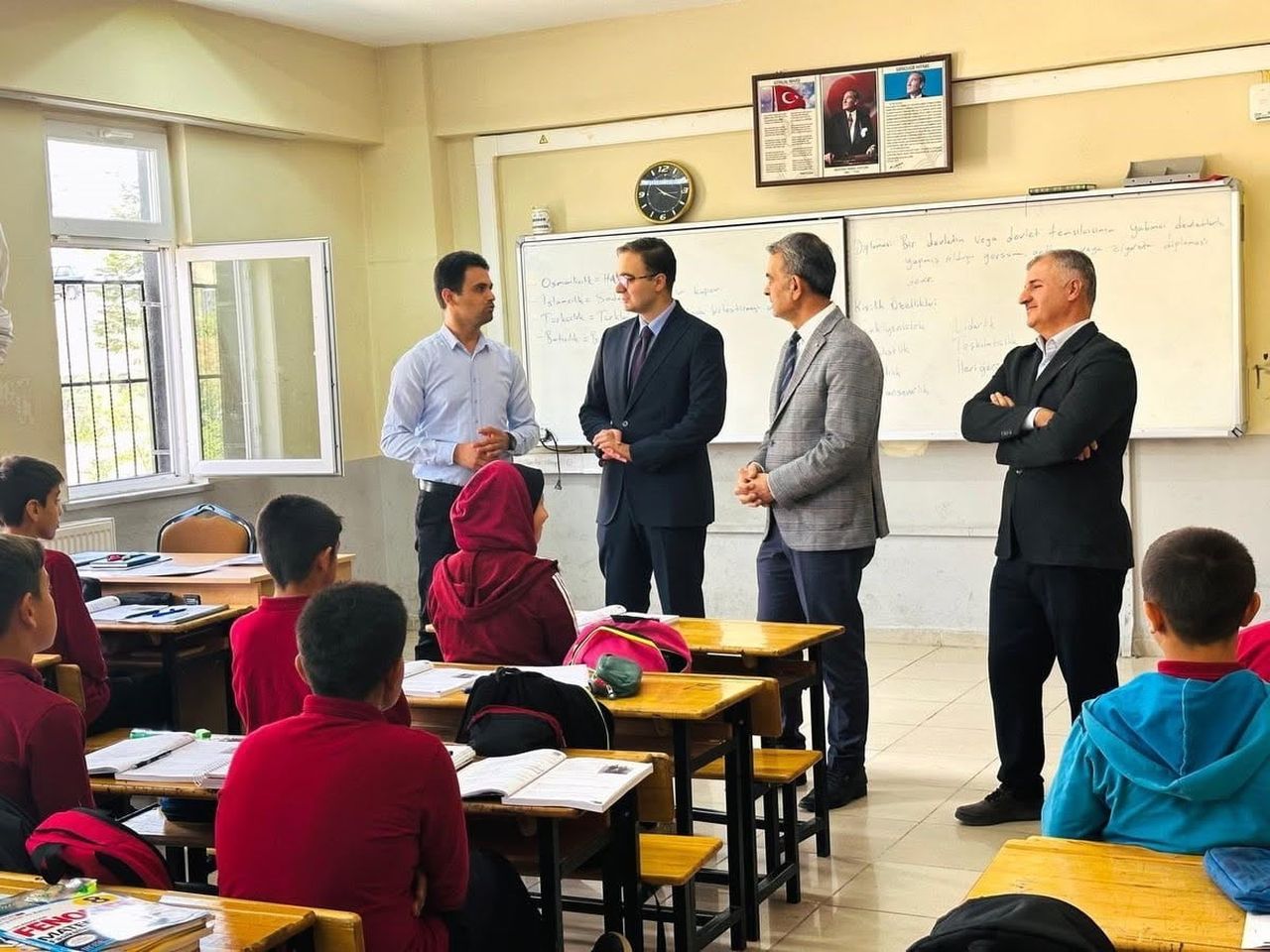 ADIYAMAN’IN SİNCİK İLÇESİNDE KAYMAKAM FATİH YILDIZ, İLÇE MİLLİ EĞİTİM MÜDÜRÜ İBRAHİM TANRIVERDİ...