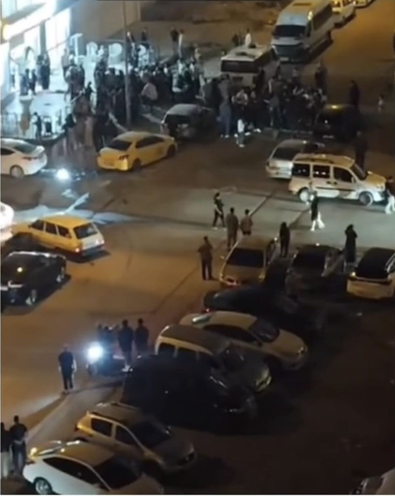 MARDİN'İN KIZILTEPE İLÇESİNDE NİŞAN TÖRENİ SIRASINDA ÇIKAN KAVGA CEP TELEFONU KAMERASIYLA...