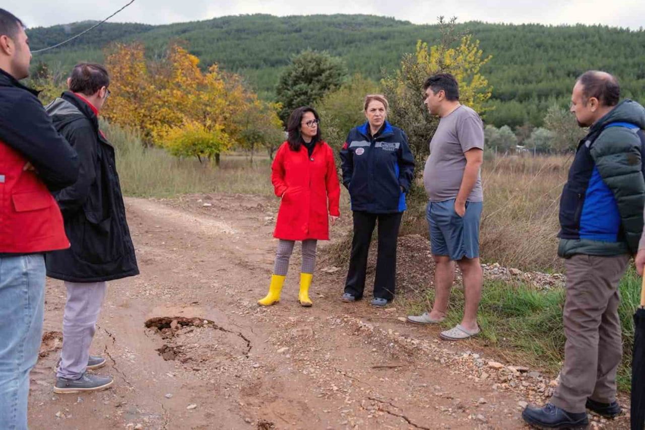 MENTEŞE BELEDİYE BAŞKANI GONCA KÖKSAL ARAS, ŞİDDETLİ YAĞIŞLARIN VE ALTYAPI KURULUŞLARI TARAFINDAN...