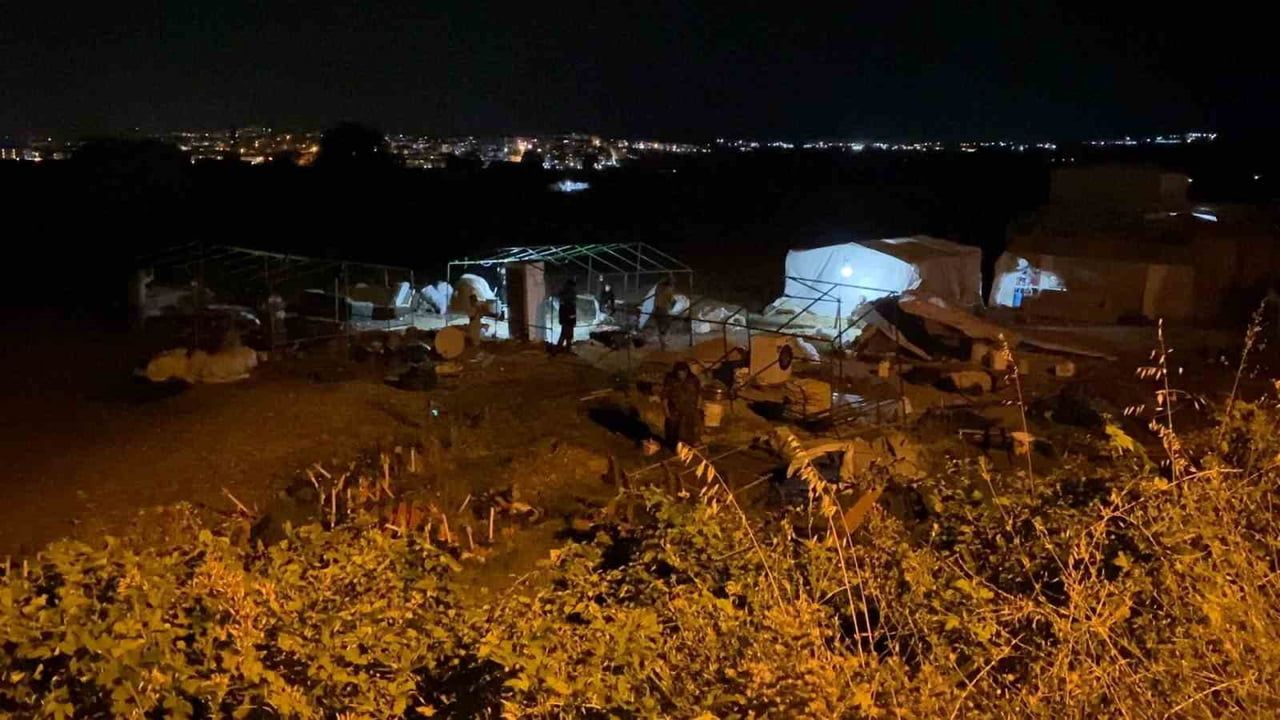 BURSA’NIN İNEGÖL İLÇESİNDE MEVSİMLİK İŞÇİLERİN KALDIĞI ÇADIR KENTTE İKİ GRUP ARASINDA ÇIKAN...