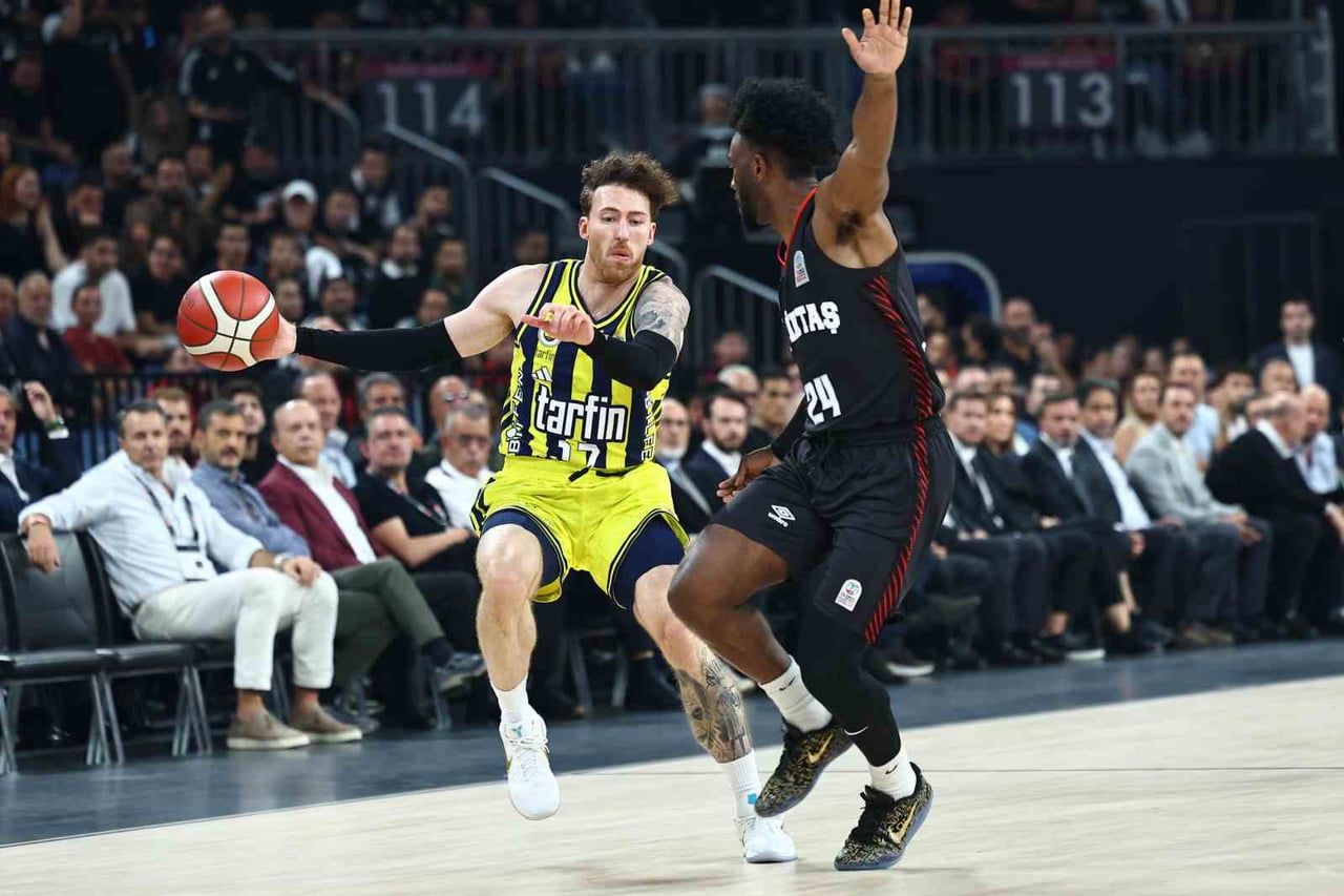 39. ERKEKLER CUMHURBAŞKANLIĞI KUPASI'NDA FENERBAHÇE, BEŞİKTAŞ'I 72-59 MAĞLUP EDEREK KUPAYA UZANDI....