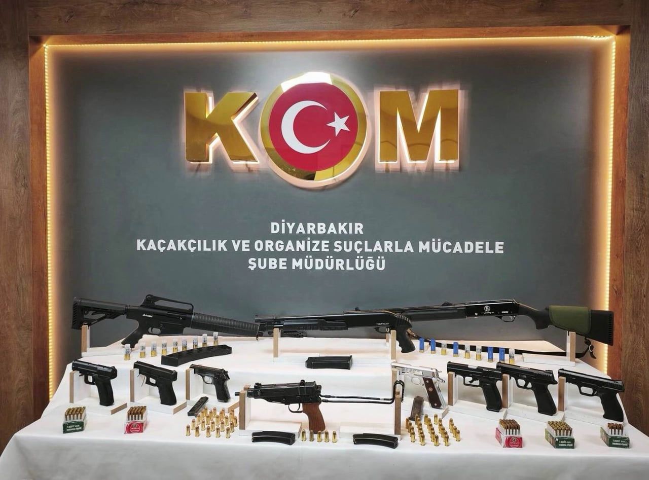 ÇALIŞMALAR KAPSAMINDA 1’İ OTOMATİK 8 ADET TABANCA, 3 ADET POMPALI TÜFEK, 10 ADET ŞARJÖR, 235 ADET...