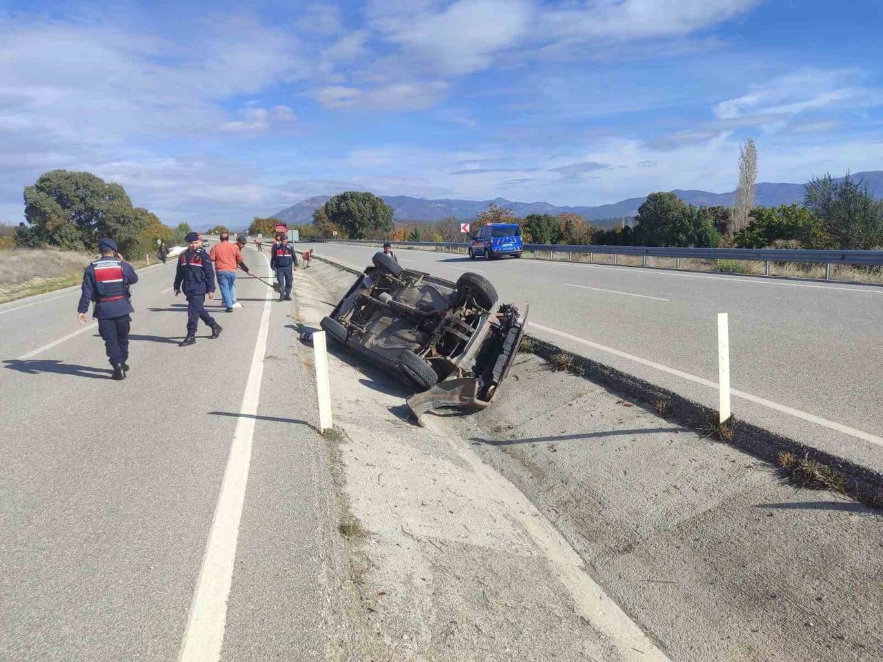 GÖLHİSAR İLÇESİNE BAĞLI YUSUFÇA BELDESİNDE İKİ OTOMOBİLİN ÇARPIŞMASI SONUCU 2 KİŞİ...