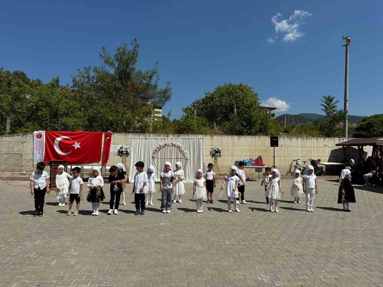 KASTAMONU’NUN HANÖNÜ İLÇESİNDE KUR’AN KURSU KAPANIŞ PROGRAMI GERÇEKLEŞTİRİLDİ.
