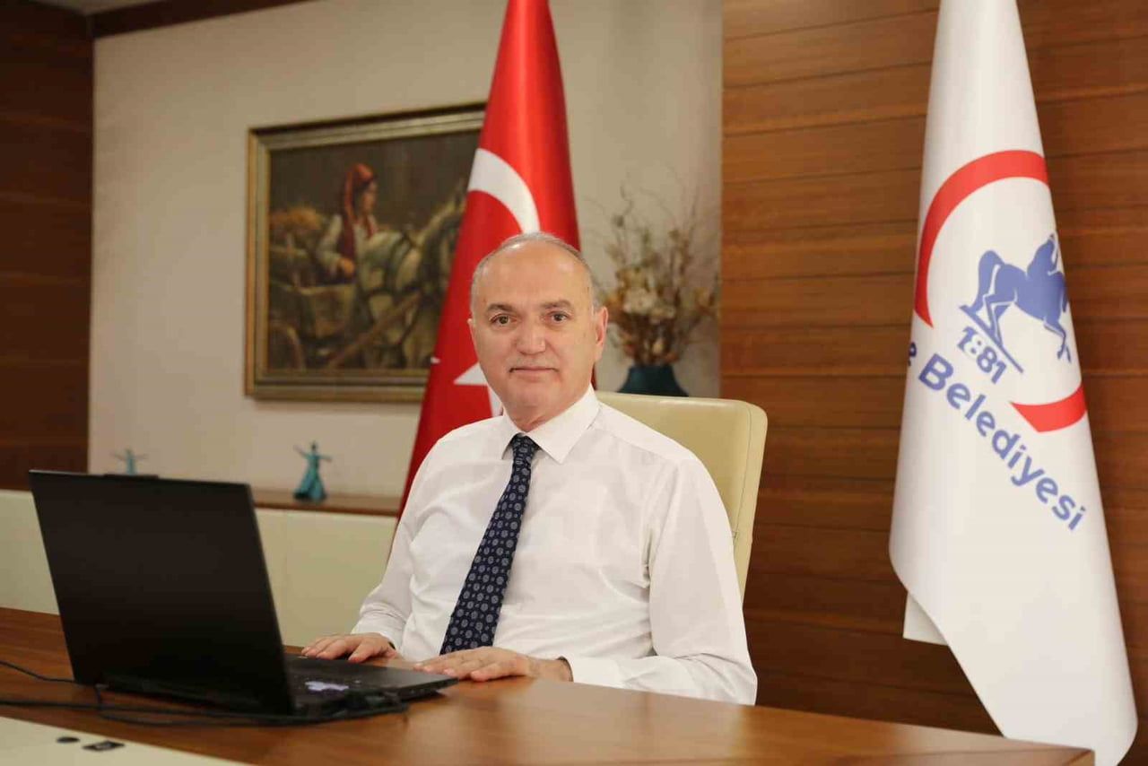 DÜZCE BELEDİYE BAŞKANI DR. FARUK ÖZLÜ, 29 EKİM CUMHURİYET BAYRAMI’NIN 103’ÜNCÜ YILDÖNÜMÜ...