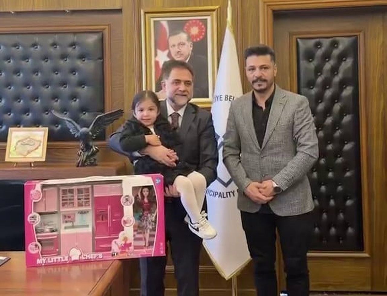 YAKUTİYE BELEDİYE BAŞKANI MAHMUT UÇAR, GÖNÜLLERİ ISITAN BU VEFALI DAVRANIŞI KARŞILIKSIZ...