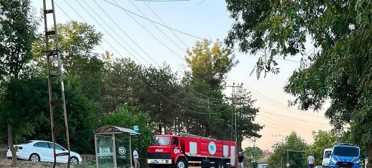 ALEVLERE İTFAİYE EKİPLERİ MÜDAHALE ETTİ.