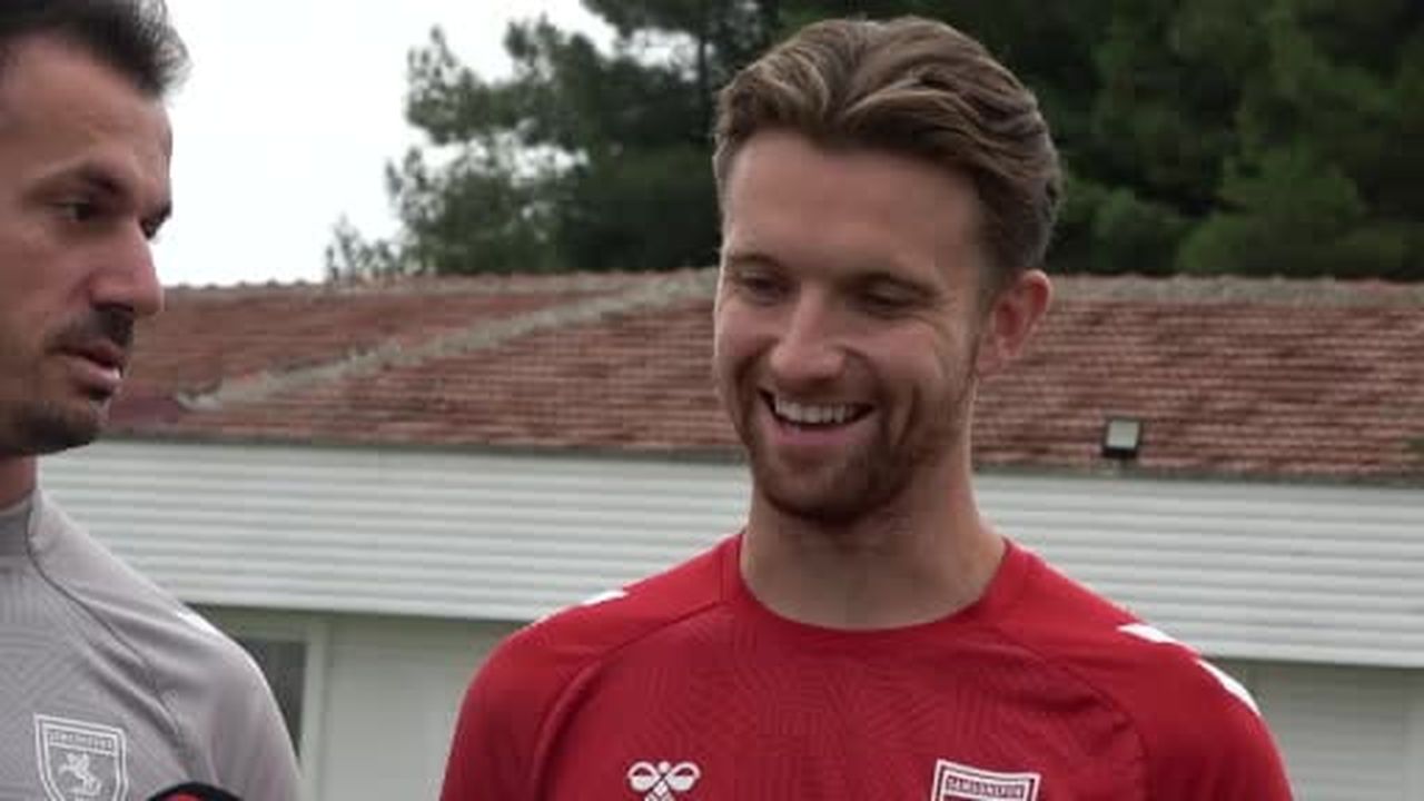 Samsunspor’un İskoç orta saha oyuncusu Elliot Watt, Erzurumspor FK maçını kazanarak taraftarlara 3...
