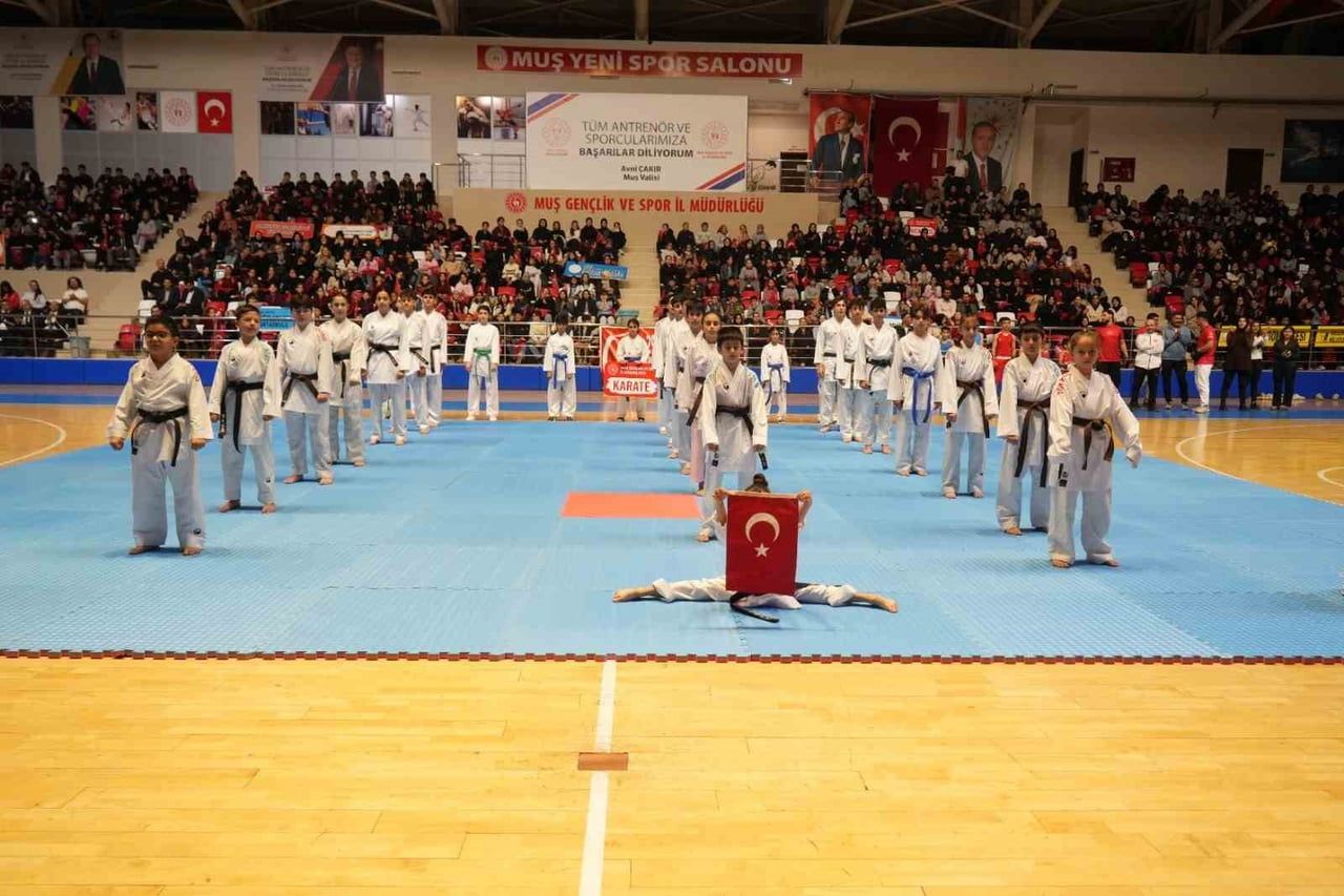 MUŞ’TA CUMHURİYET’İN İLANININ 103. YIL DÖNÜMÜ DÜZENLENEN TÖRENLERLE KUTLANDI.