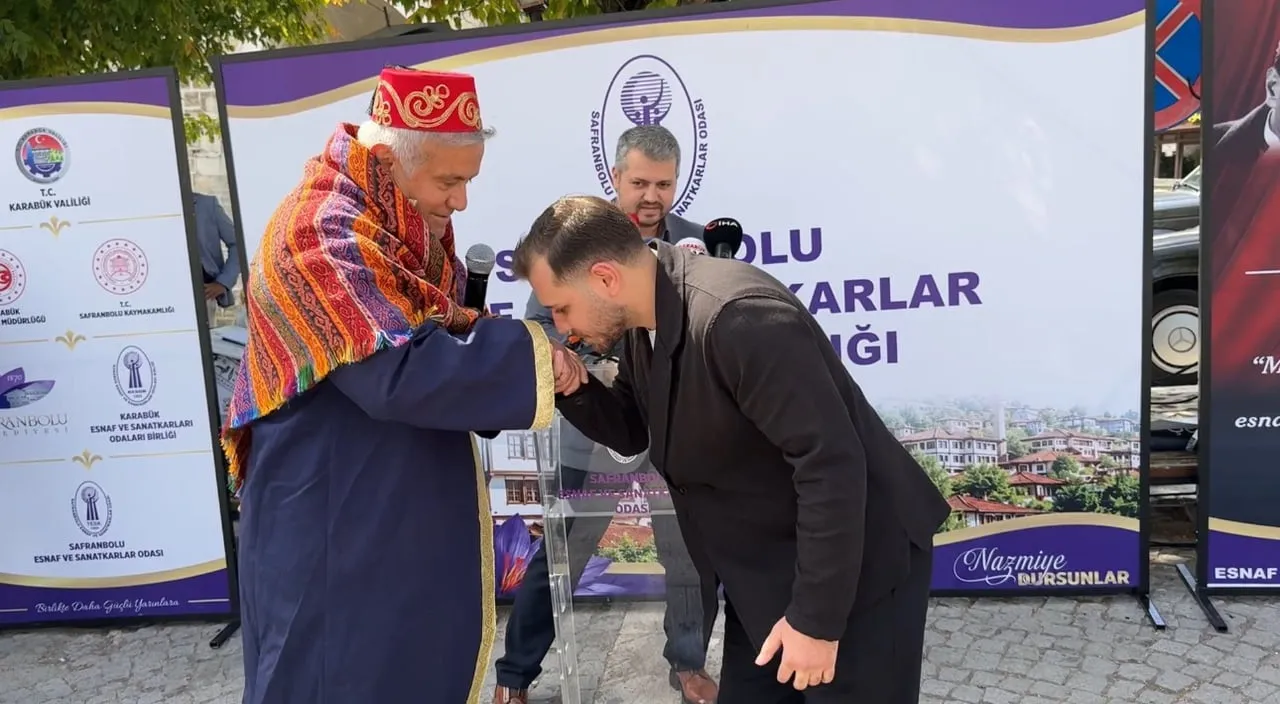 KARABÜK'ÜN SAFRANBOLU İLÇESİNDE DÜZENLENEN AHİLİK HAFTASI PROGRAMINDA YILIN AHİSİ SEÇİLEN FATİH...