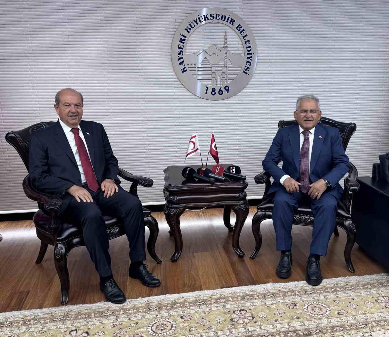 KKTC 5. CUMHURBAŞKANI ERSİN TATAR, KAYSERİ BÜYÜKŞEHİR BELEDİYE BAŞKANI MEMDUH BÜYÜKKILIÇ'I...