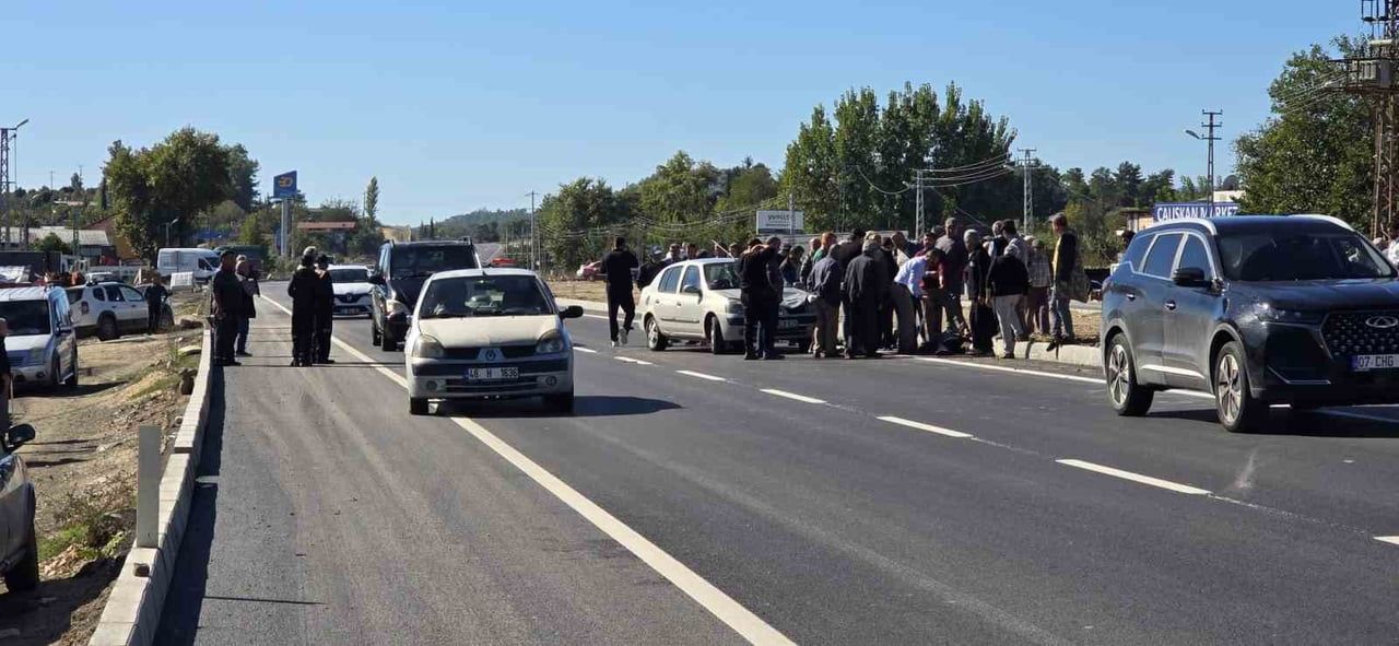 MUĞLA'NIN SEYDİKEMER İLÇESİNDE OTOMOBİLİN ÇARPTIĞI 77 YAŞINDAKİ ŞÜKRÜ USLU, KALDIRILDIĞI HASTANEDE...