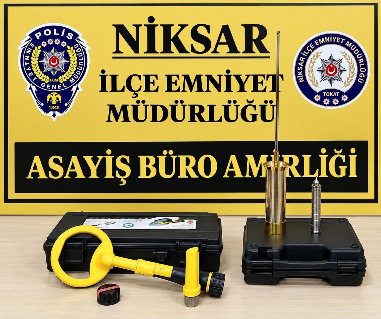 TOKAT’IN NİKSAR İLÇESİNDE ORMANLIK ALANDA DEDEKTÖR VE ALAN TARAMA CİHAZIYLA KAÇAK DEFİNE ARADIĞI...