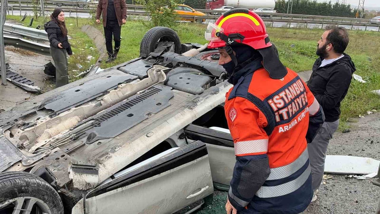 KEMERBURGAZ-HASDAL YOLU CADDESİ ÜZERİNDEKİ GÖKTÜRK KAVŞAĞI'NDA SÜRÜCÜSÜNÜN KONTROLÜNDEN ÇIKAN...