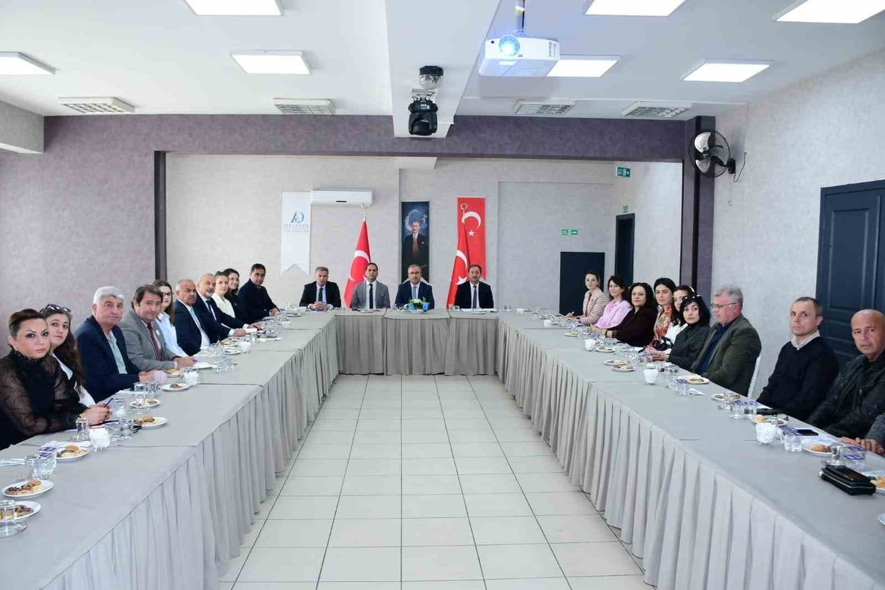 ESKİŞEHİR İL MİLLÎ EĞİTİM MÜDÜRÜ SİNAN AYDIN BAŞKANLIĞINDA; EĞİTİM YÖNETİCİLERİ, OKUL MÜDÜRLERİ VE...