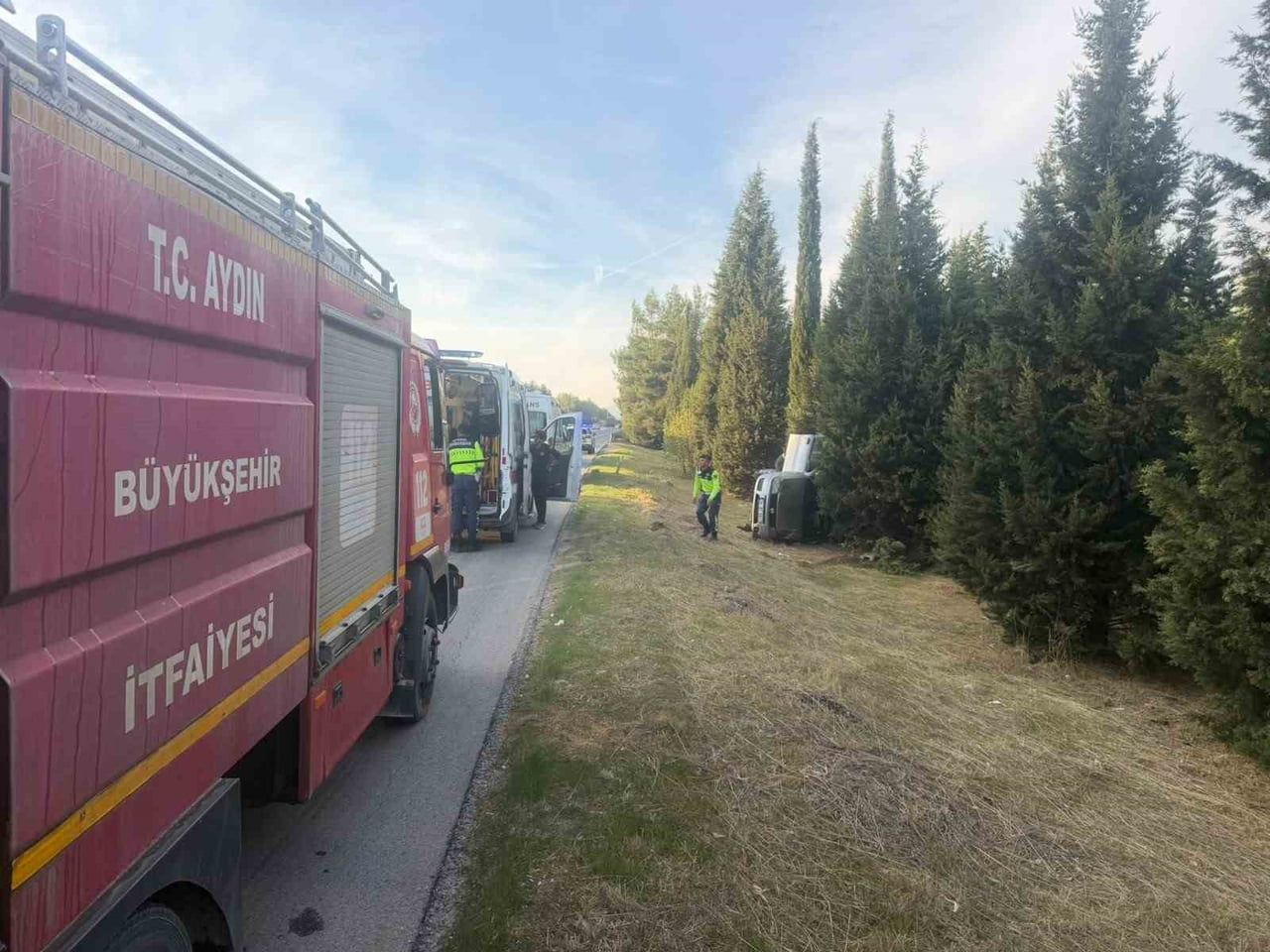 AYDIN’DA OTOMOBİL DEVRİLDİ: 2 YARALI