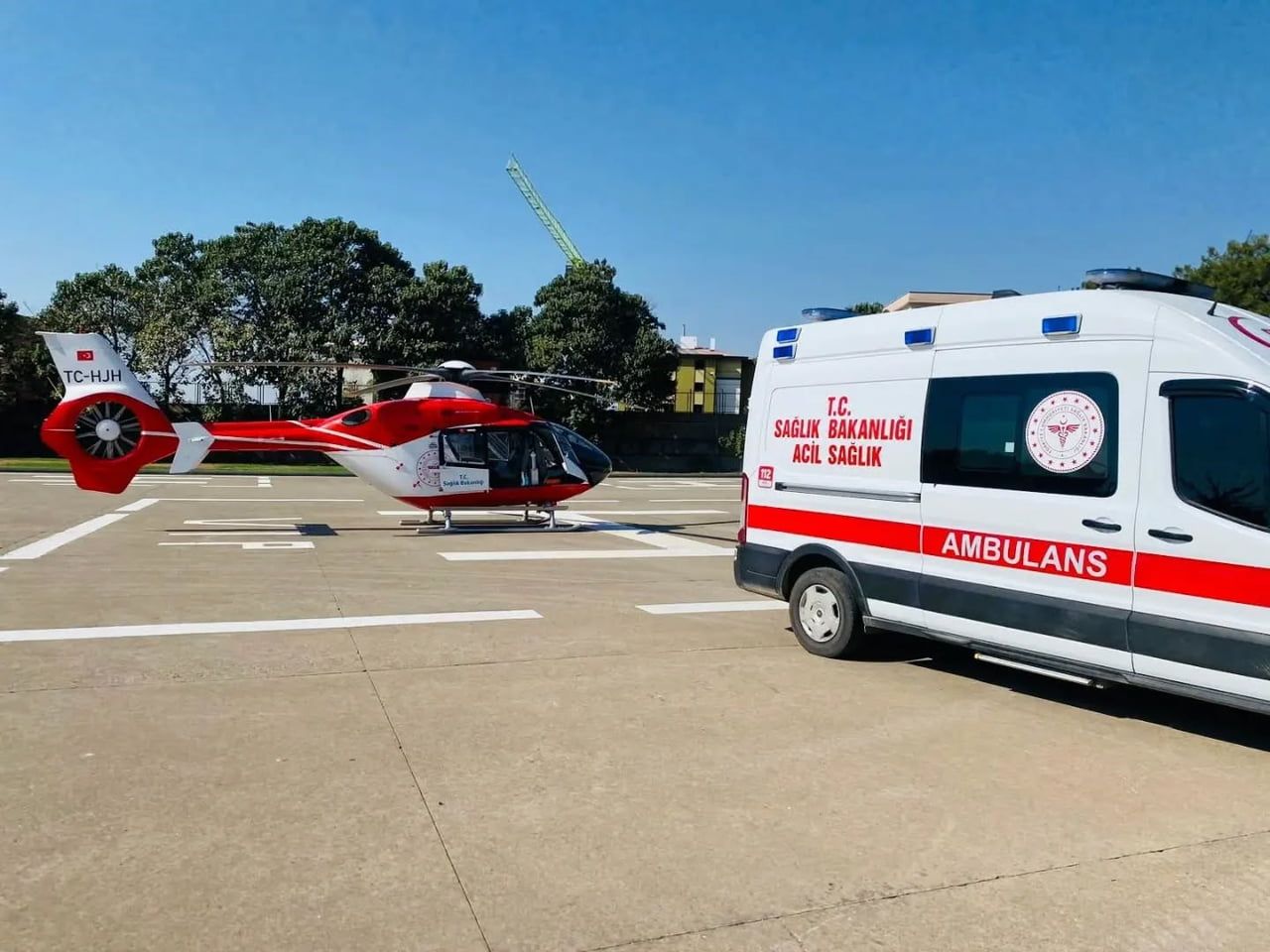 ŞIRNAK’IN SİLOPİ İLÇESİNDE TRAVMA GEÇİREN 28 GÜNLÜK BEBEK, HELİKOPTER AMBULANSLA DİYARBAKIR GAZİ...