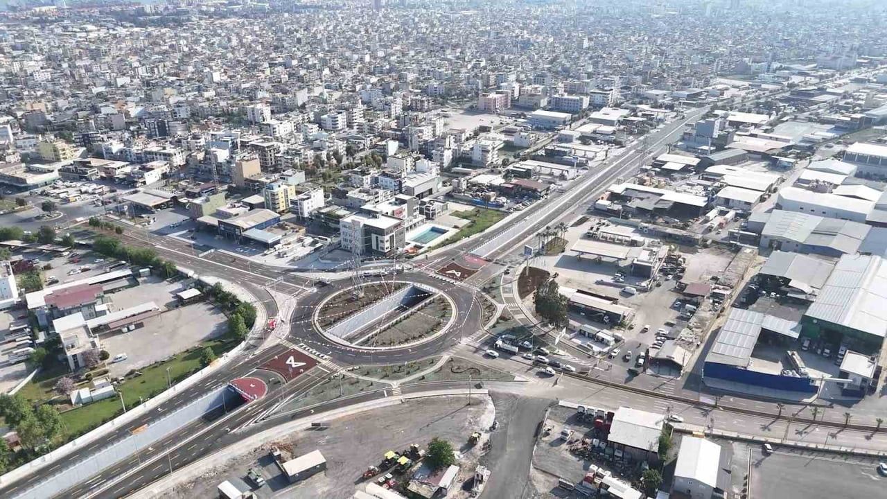 MERSİN’DE HİZMETE ALINAN HAL KATLI KAVŞAĞI, ÖZELLİKLE TIR VE KAMYON TRAFİĞİNİN YOĞUN OLDUĞU...