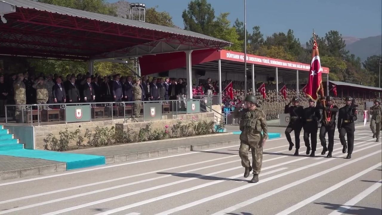 AMASYA’DAKİ 15. PİYADE EĞİTİM TUGAYI’NDA SANCAK TESLİM TÖRENİ YAPILDI.