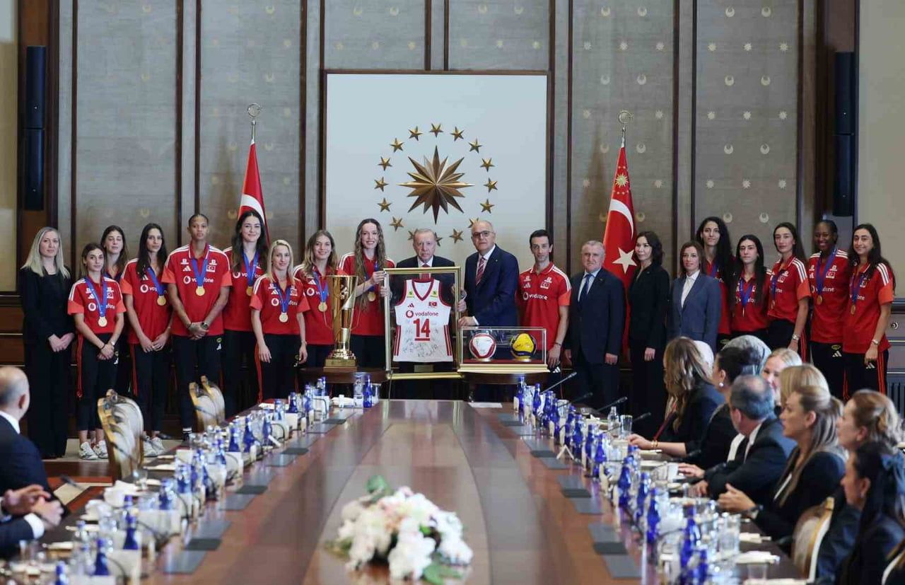 CUMHURBAŞKANI RECEP TAYYİP ERDOĞAN, TRENDYOL 2026 CEV AVRUPA ŞAMPİYONASI’NDA İTALYA’YI 3-2 YENEREK...
