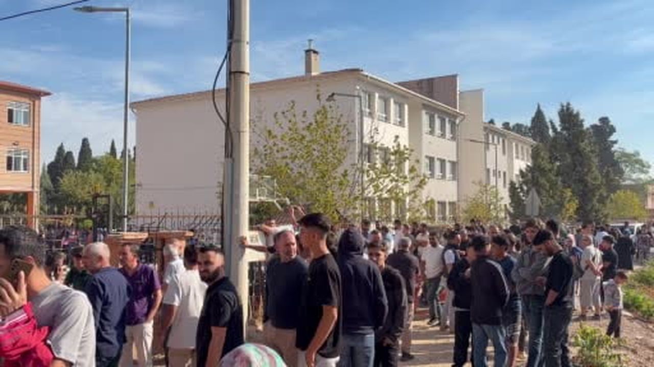 Okul önünde silah paniği: Velilerin endişeli bekleyişi sürüyor