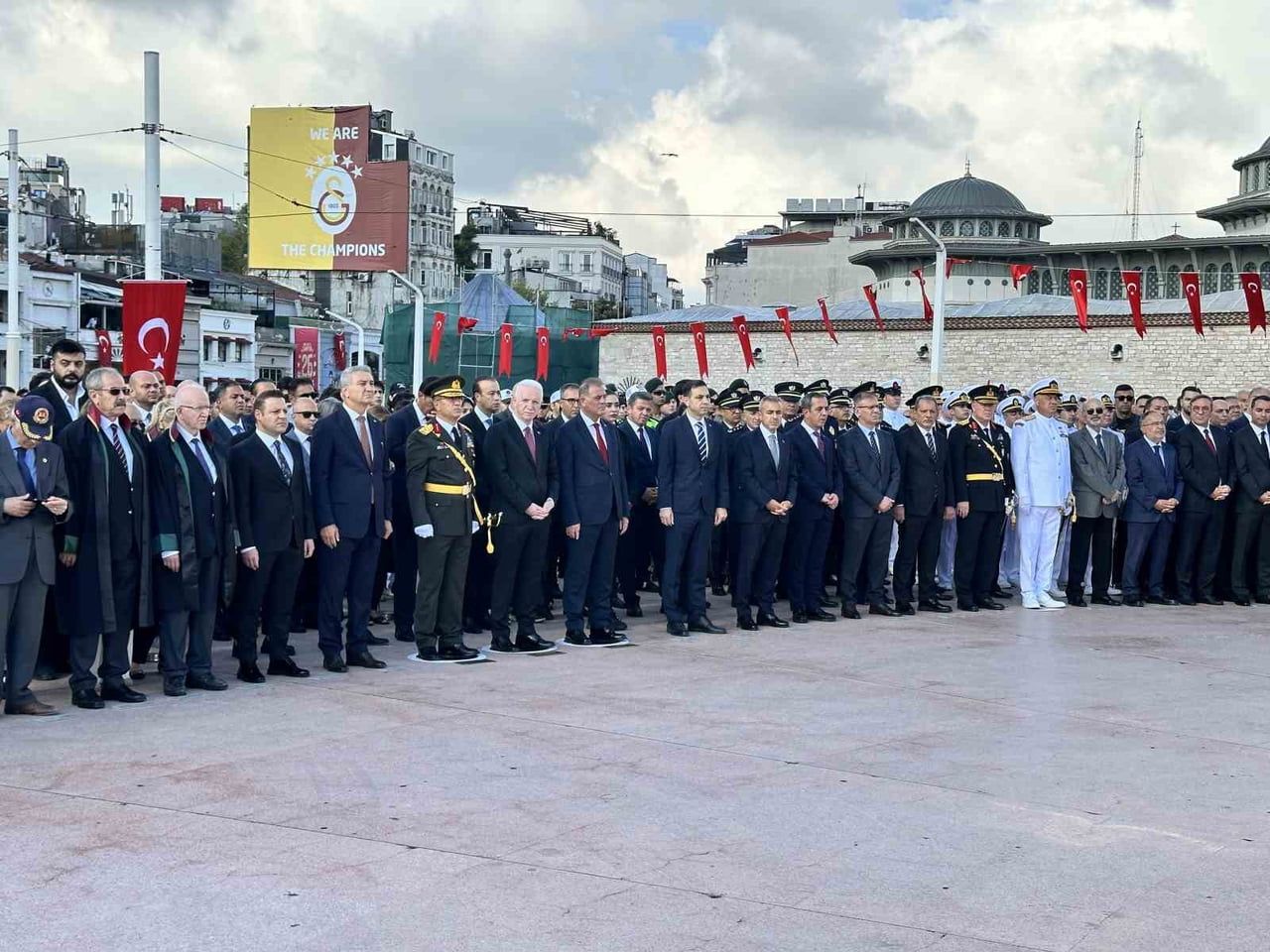 TÖRENE İSTANBUL VALİSİ DAVUT GÜL, İSTANBUL BÜYÜKŞEHİR BELEDİYE BAŞKANVEKİLİ NURİ ASLAN, 1. ORDU...