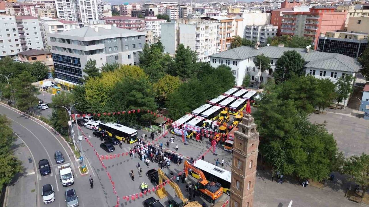SİİRT BELEDİYESİNİN ARAÇ FİLOSUNA 21 YENİ ARAÇ KATILDI