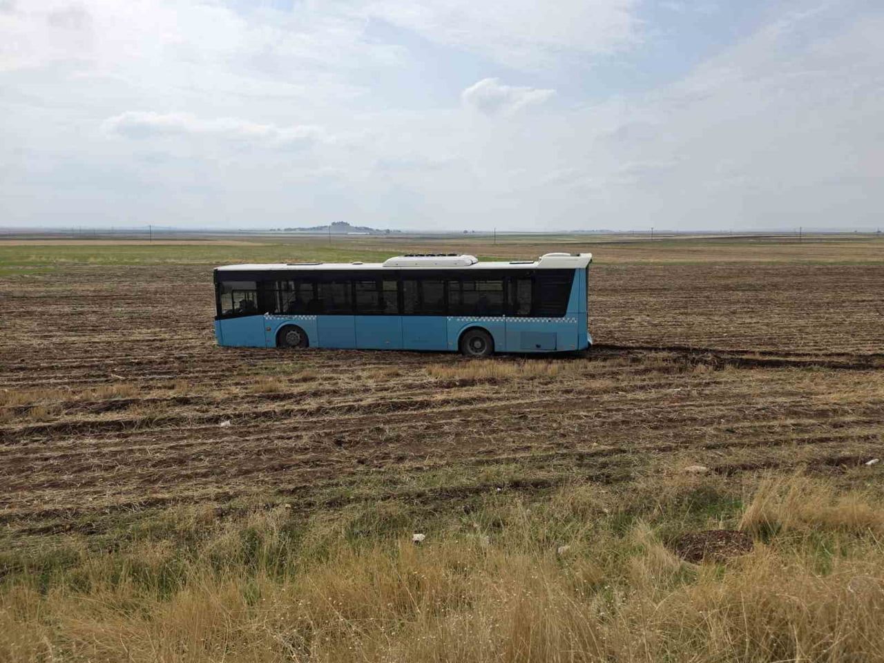 DİYARBAKIR’DA İLÇELER ARASI YOLCU TAŞIYAN OTOBÜS, SÜRÜCÜSÜNÜN DİREKSİYON HAKİMİYETİNİ KAYBETMESİ...