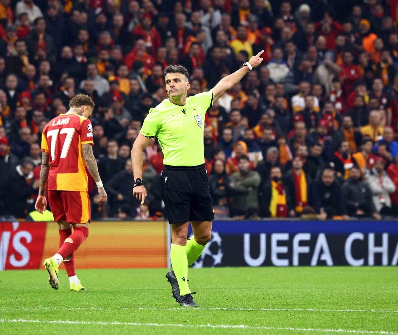 UEFA ŞAMPİYONLAR LİGİ’NİN İLK HAFTASINDA OYNANACAK FENERBAHÇE-ROMA MAÇINDA İSPANYOL HAKEM JESUS...