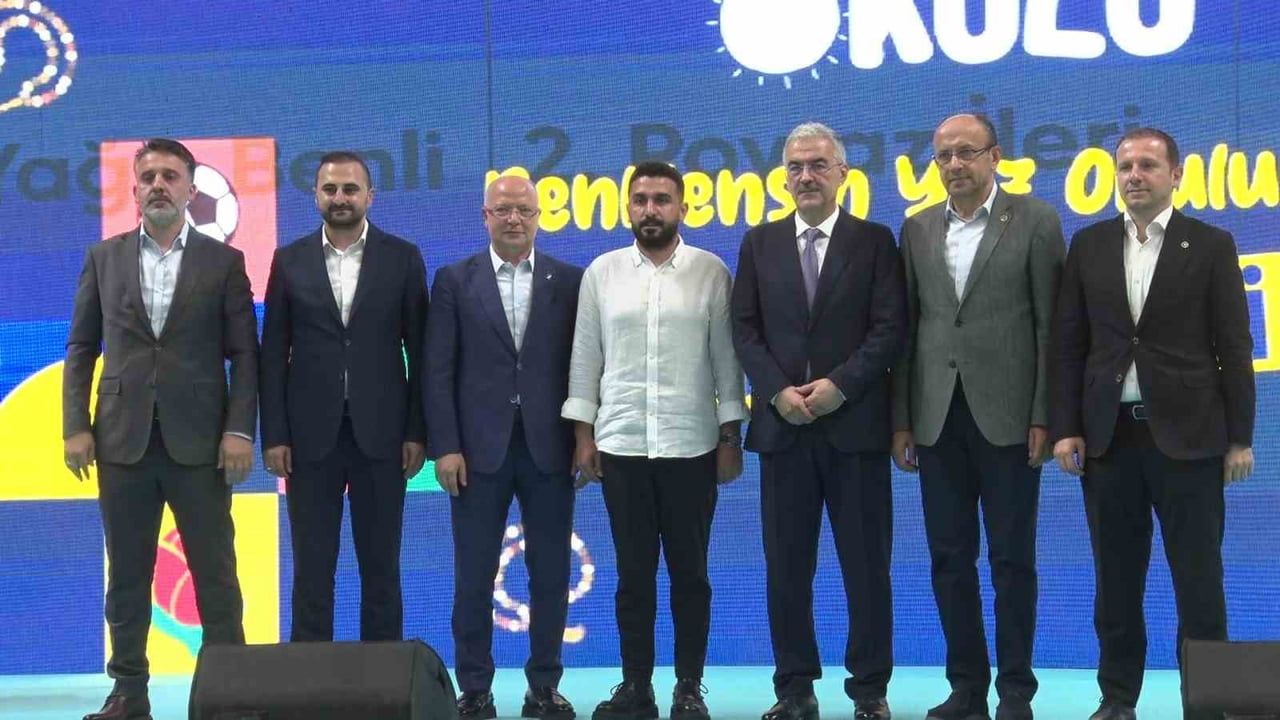 BURSA'DA TÜGVA TARAFINDAN GERÇEKLEŞTİRİLEN YAZ OKULU PROGRAMININ KAPANIŞI TOFAŞ SPOR SALONU'NDA...