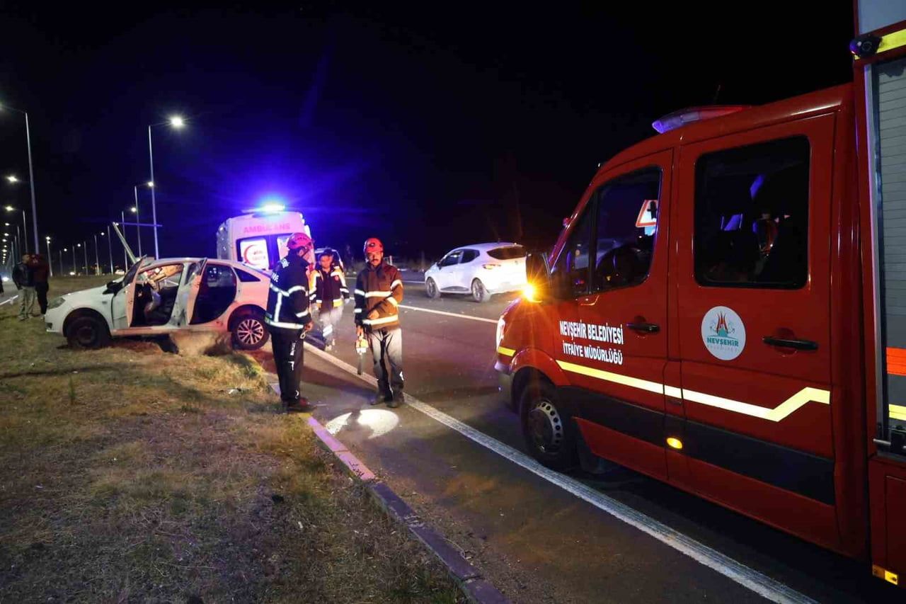 NEVŞEHİR’DE YOLA ÇIKAN TİLKİYE ÇARPMAMAK İÇİN MANEVRA YAPAN OTOMOBİLİN BAŞKA BİR OTOMOBİLE ARKADAN...