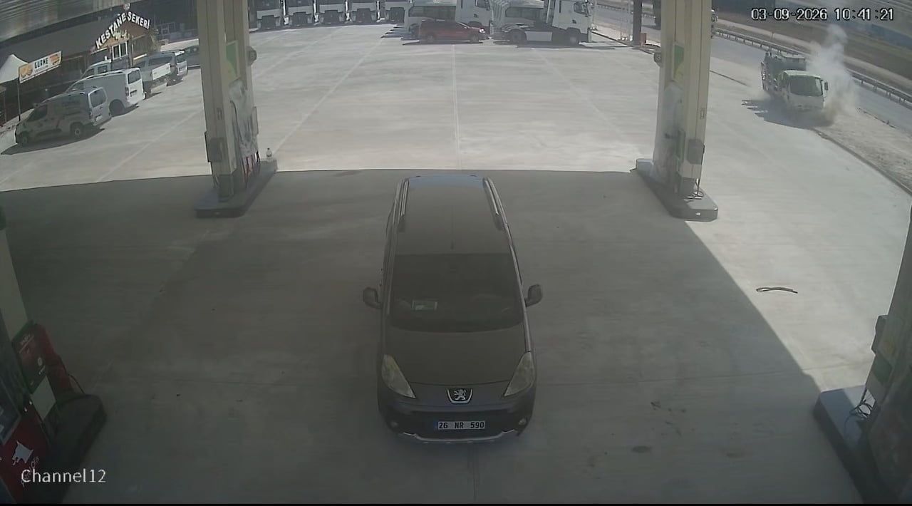 KAMYONET TADİLATTA OLAN PETROL İSTASYONUNA UÇTU