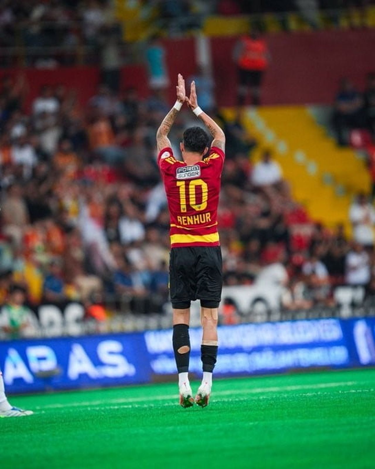 BAŞARILI FUTBOLCU BENHUR KESER, 11 YIL SONRA GELDİĞİ KAYSERİSPOR'DAKİ MİSYONU İLE İLGİLİ ÖNEMLİ...