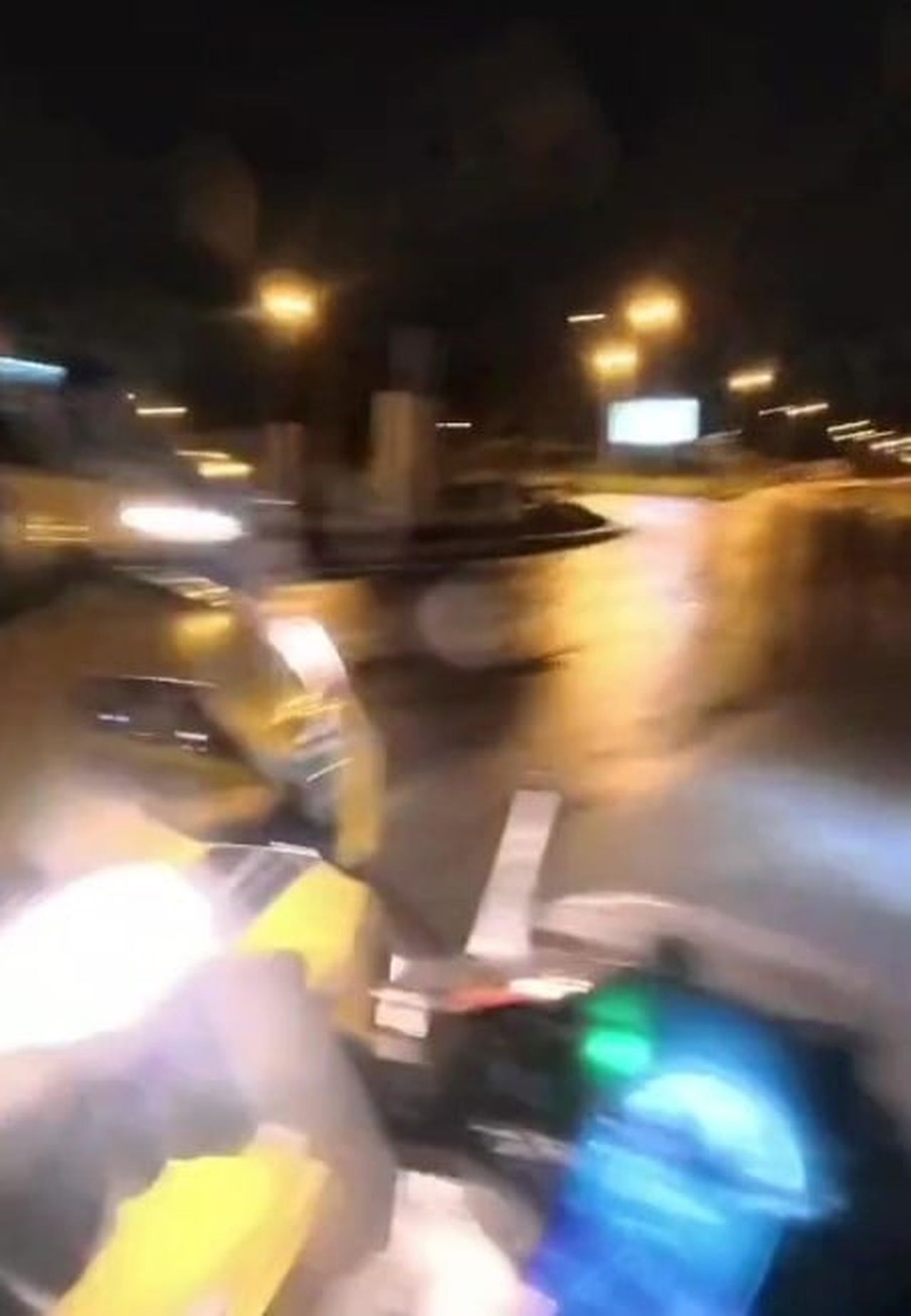 ANTALYA’DA MOTOSİKLET İLE HAFİF TİCARİ KARIŞTIĞI KAZA MOTOSİKLET SÜRÜCÜSÜNÜN KASK KAMERASINA...