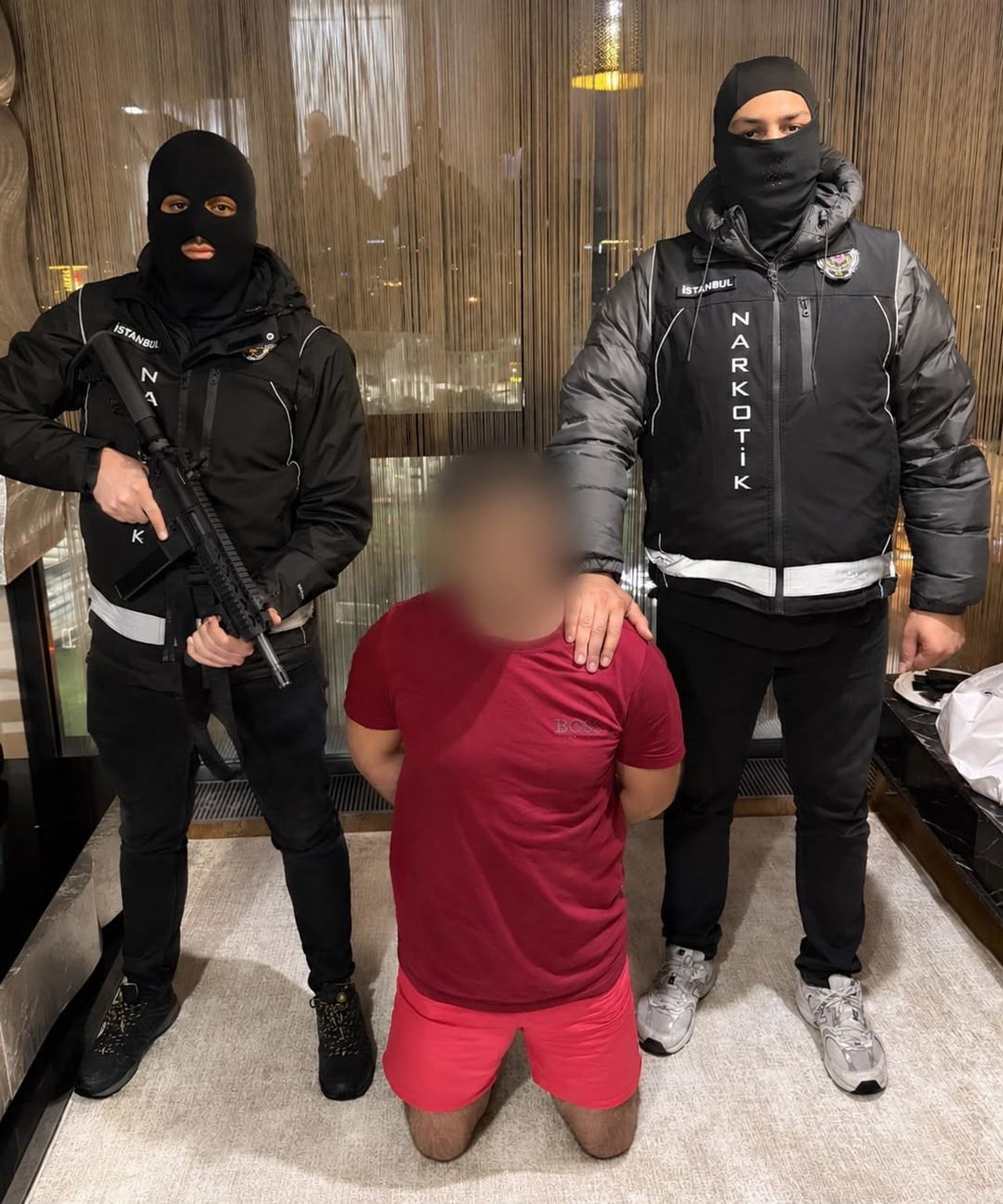 ULUSLARARASI SEVİYEDE ARANAN S.G., ZEYTİNBURNU’NDA YAKALANDI.