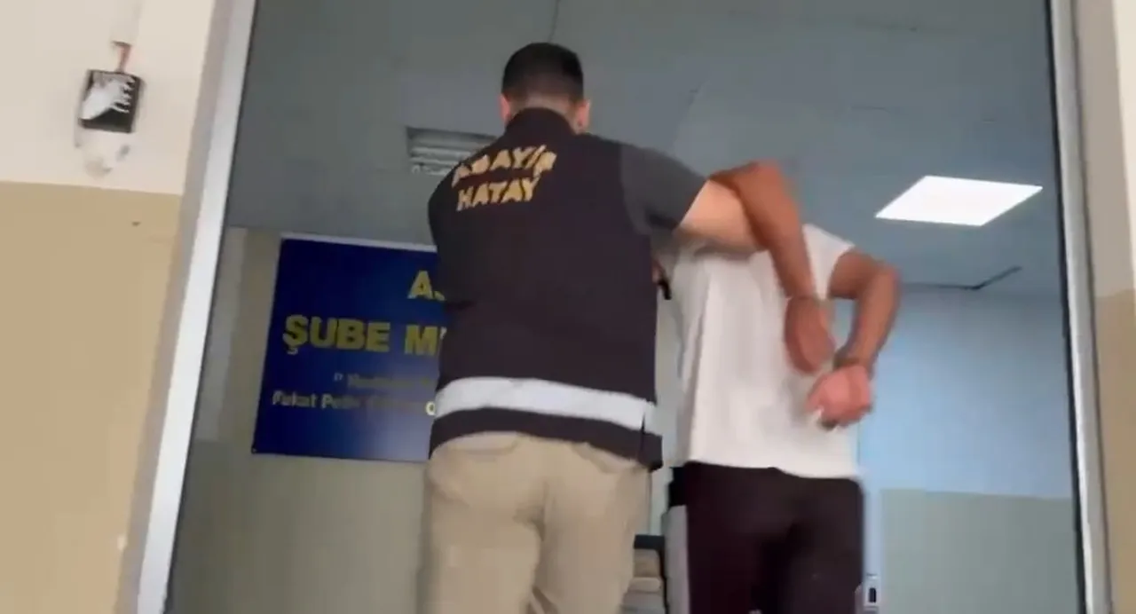 ANTAKYA’DA YAKALANAN VE HAKKINDA 9 AYRI SUÇTAN ARANMA KAYDI BULUNAN K.B.