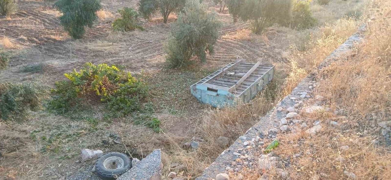 ŞANLIURFA’NIN BOZOVA İLÇESİNDE FISTIK YÜKLÜ TRAKTÖRÜN DEVRİLMESİ SONUCU MEYDANA GELEN KAZADA...